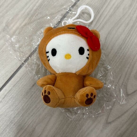 Hello kitty bear costume keychain - Picture 1 of 3